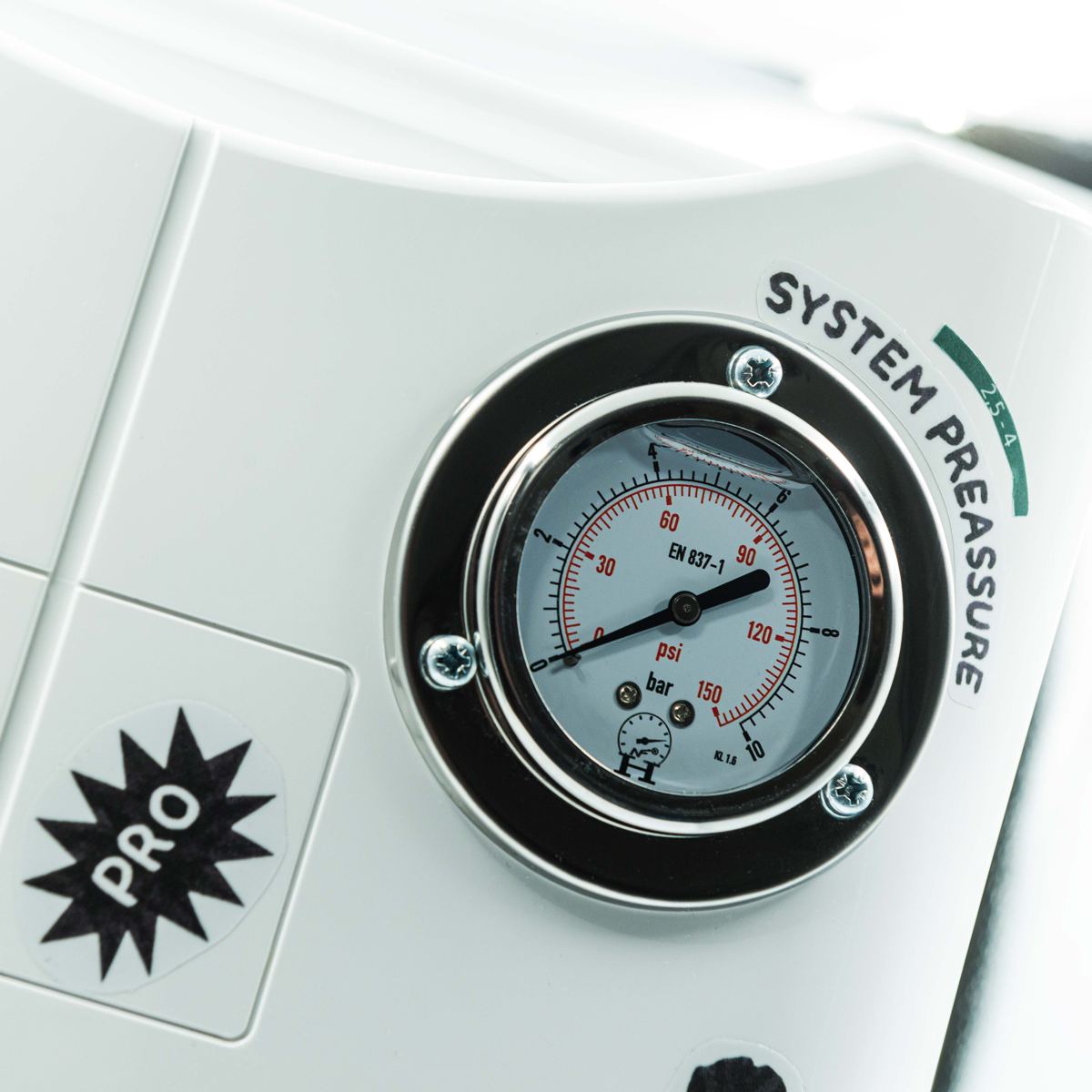 Close-up of the AkVo PRO system pressure gauge
